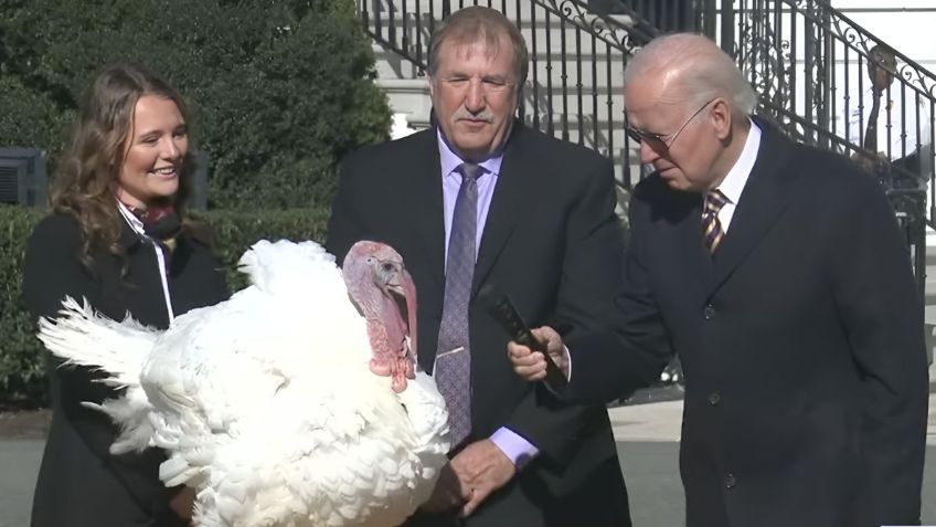 VIDEO: la insólita entrevista de Joe Biden a un pavo indultado por Acción de Gracias