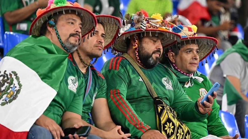 Nayaritas vestidos a usanza wixaritari acuden a la Copa del Mundo en Qatar