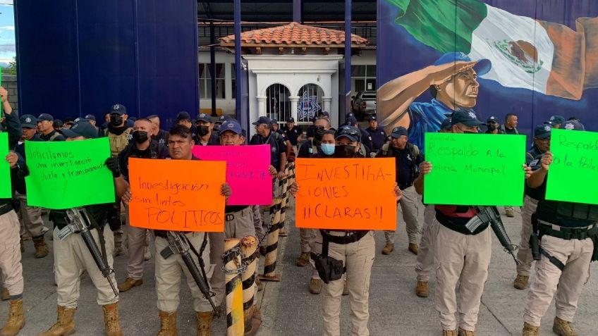 Policías municipales de Juchitán paran labores y protestan en apoyo a sus compañeros destituidos 