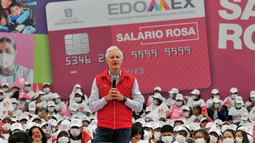 Alfredo Del Mazo entrega tarjetas del Salario Rosa a mujeres que tienen hijos con capacidades diferentes