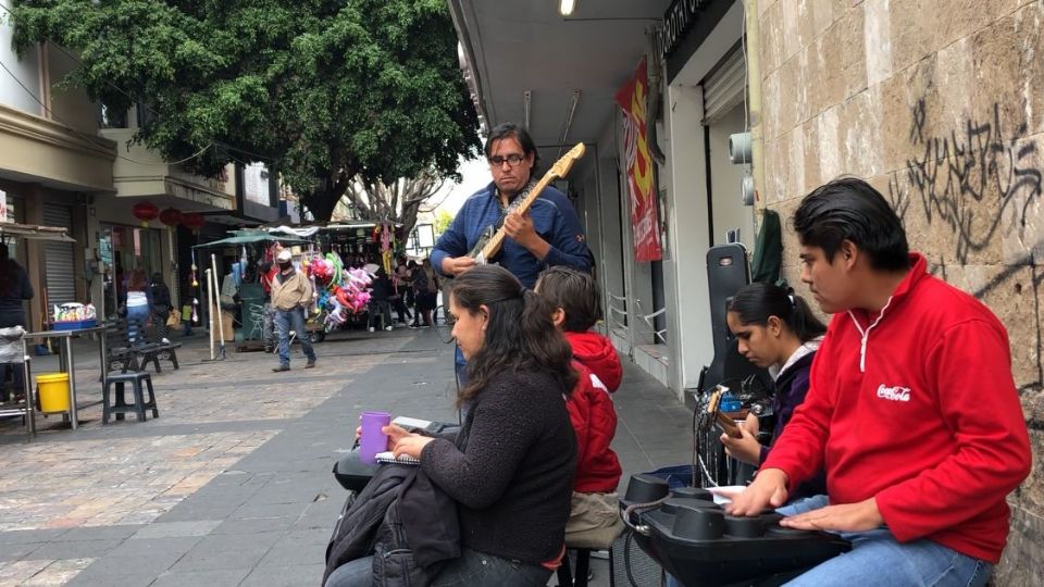 Tocando en las calles del centro de Aguascalientes