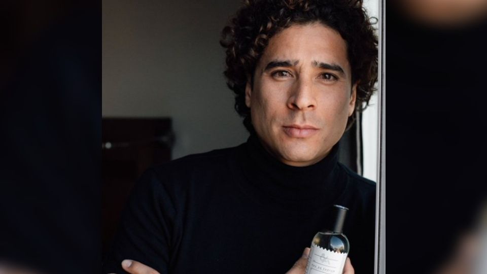 Perfume de Memo Ochoa. Foto @yosoy8a