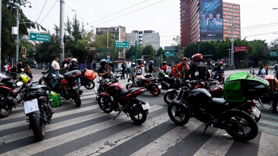 Las autoridades refirieron que al grupo que se movilizó hoy, les fueron ofrecidas mesas de diálogo pero las rechazaron