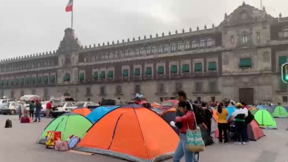 Aseguran que permanecerán en el lugar hasta que sean atendidos por las autoridades.