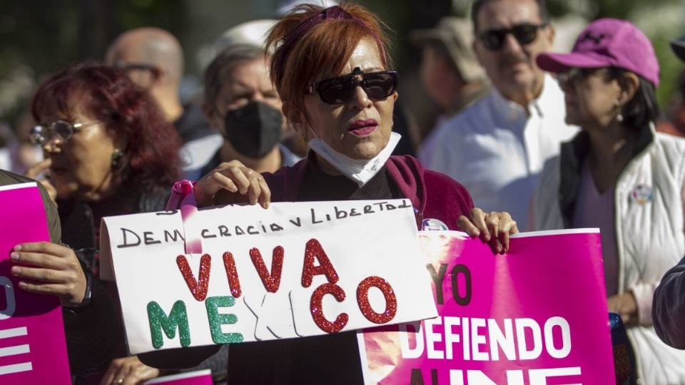 AMLO arremetió de nuevo contra los asistentes a la marcha en favor del INE.