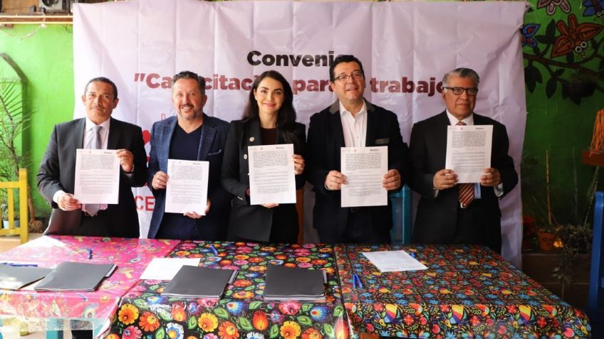 Que Siga la Democracia firma convenio con los CECATI