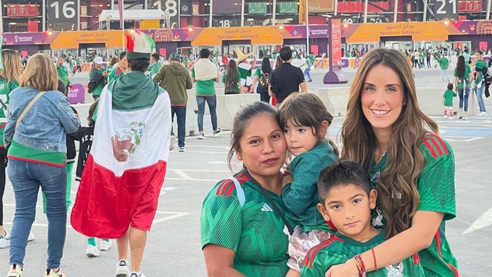 Las fotos se las tomaron durante el juego de México contra Polonia.