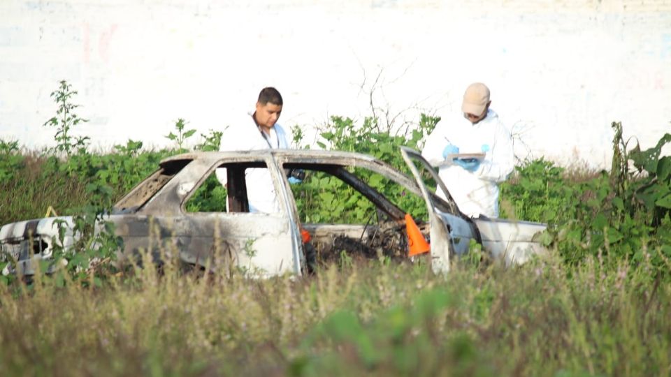 Los interrogaron para después quemarlos dentro de un auomóvil tsuru