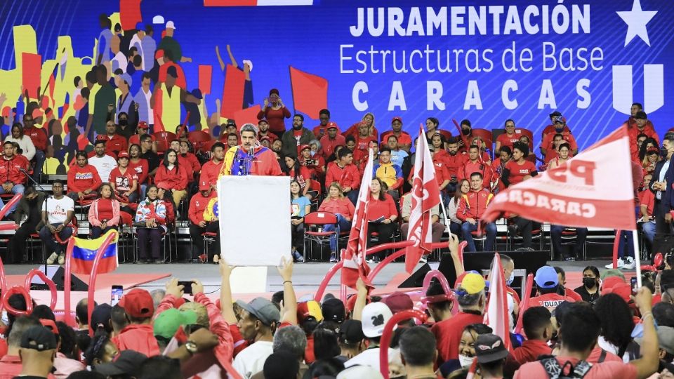 Maduro quiere que EU levante las sanciones petroleras y la oposición pide elecciones libres 
