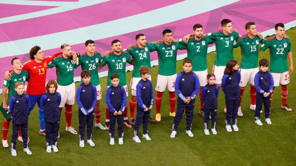 El equipo de México antes del partido de fútbol del grupo C de la Copa Mundial de la FIFA 2022 entre Argentina y México en el Estadio Lusail.