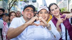 Indira Vizcaíno asiste con miembros de su gabinete a la marcha pro AMLO