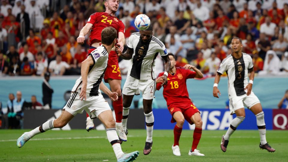 Antonio Rüdiger (de Alemania anota un gol que luego fue anulado hoy.