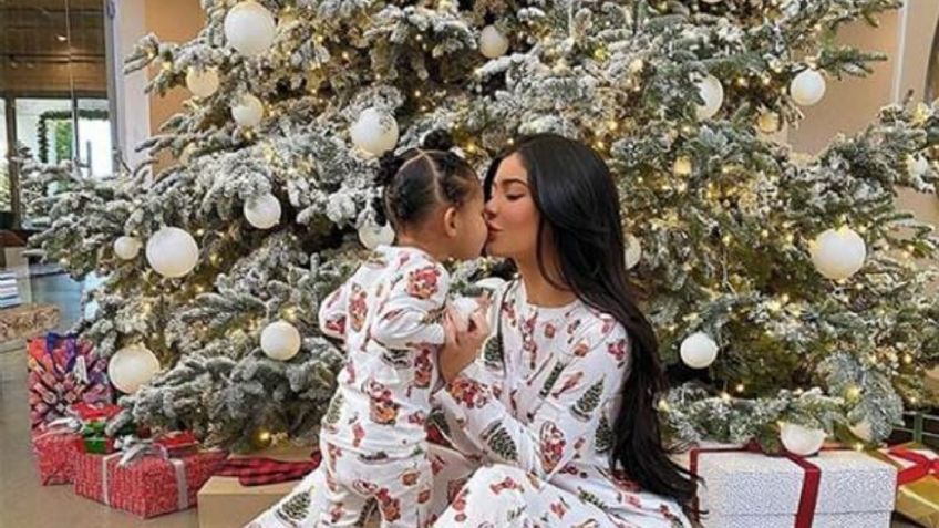 Kylie Jenner presume su lujoso árbol navideño y las tendencias para este invierno