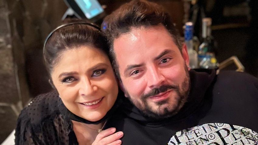 José Eduardo Derbez cuenta la historia de "la boda falsa" de sus papás en teatro y este es el sentir de Victoria Ruffo