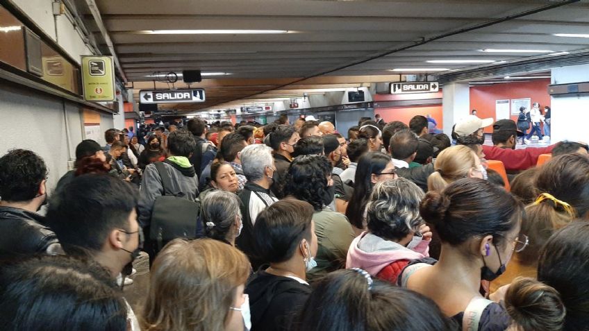 Metro CDMX: usuarios reportan alta afluencia y retrasos en la Línea 9