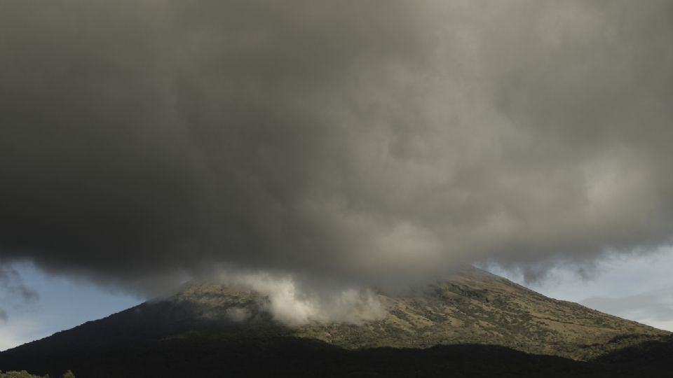 El volcán está entre los seis más activos de El Salvador