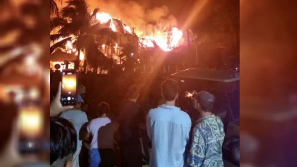 El incendio en Holbox se registró la noche del lunes.