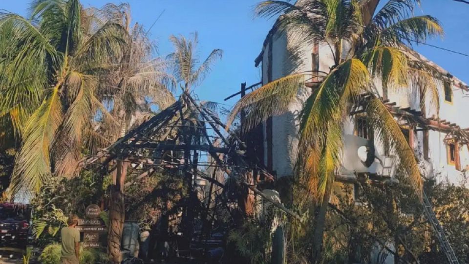 El repentino incendio alertó a los pobladores de Holbox.