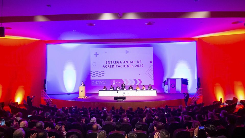 Entrega de Acredicationes Anual 2022 CACECA y AICE