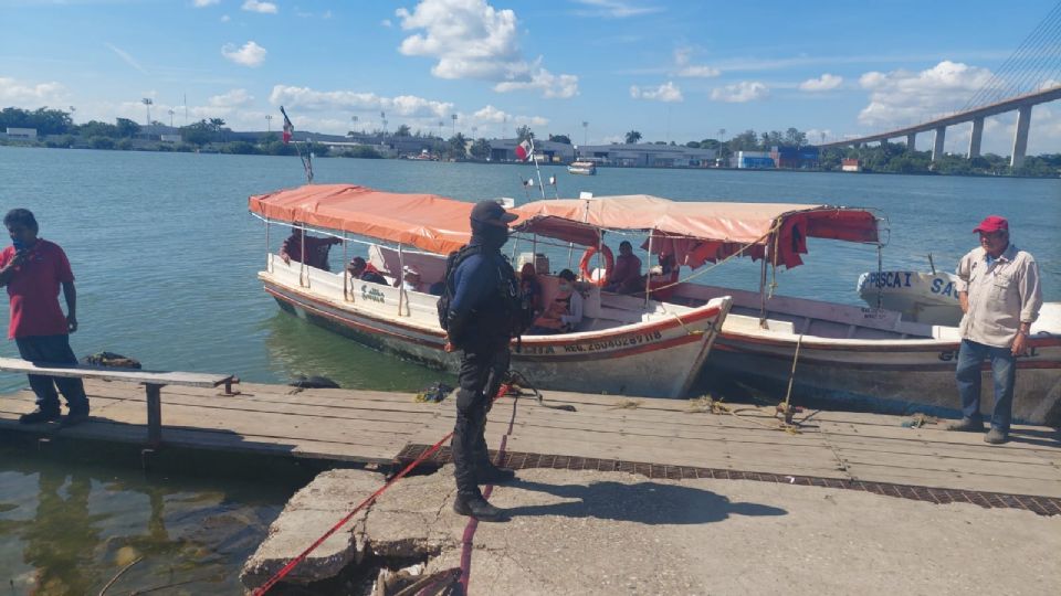 El lanchero que dirigía la embarcación trató de ayudar a los demás tripulantes pero no lo logró