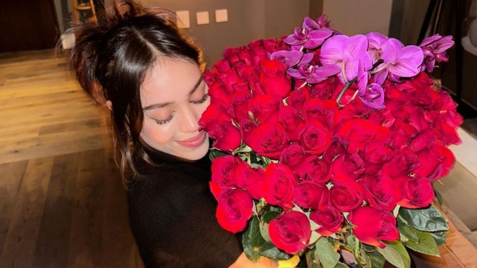 Danna Paola no dejó de agradecer a sus fans por haber hecho esto posible