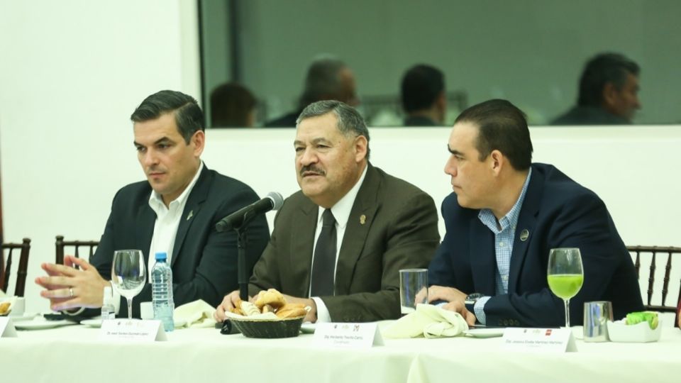 Sostuvo una reunión con diputados de la Septuagésima Sexta Legislatura del Congreso de Nuevo León