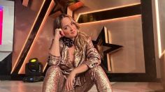 Andrea Legarreta impone moda al estilo boho con vestido y botas texanas