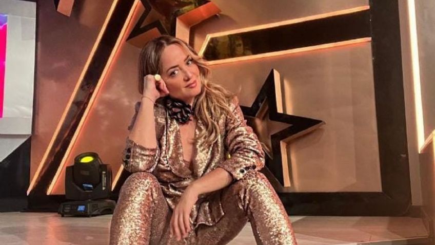 Andrea Legarreta impone moda al estilo boho con vestido y botas texanas