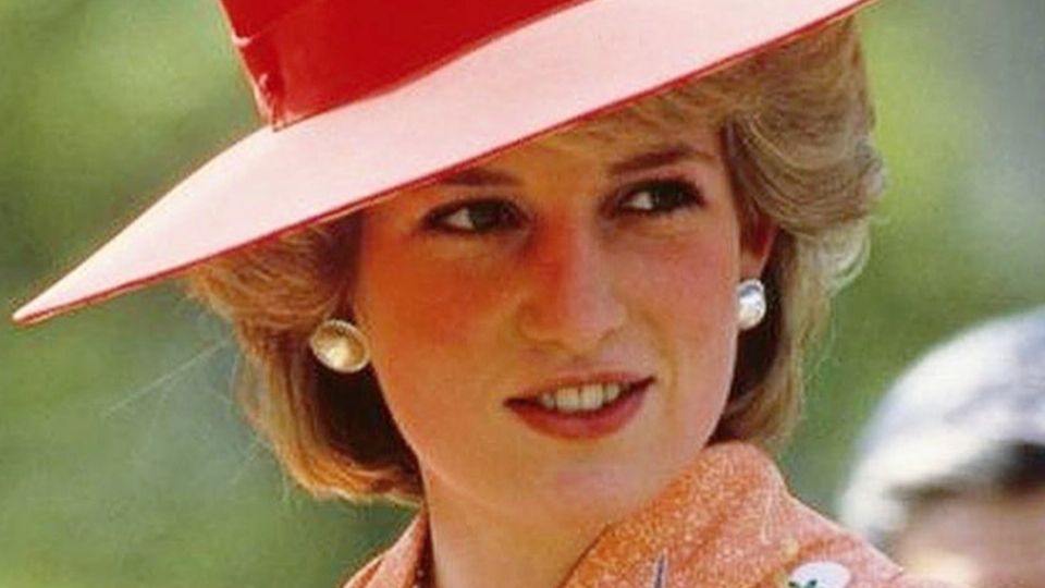 Lady Di mantuvo en absoluto secreto la sorpresa destinada a su esposo. FOTO: Especial