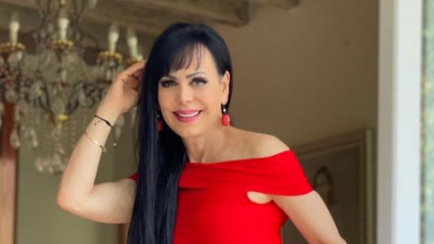 FOTO | Maribel Guardia da cátedra de estilo con falda de cuero y botas altas de látex