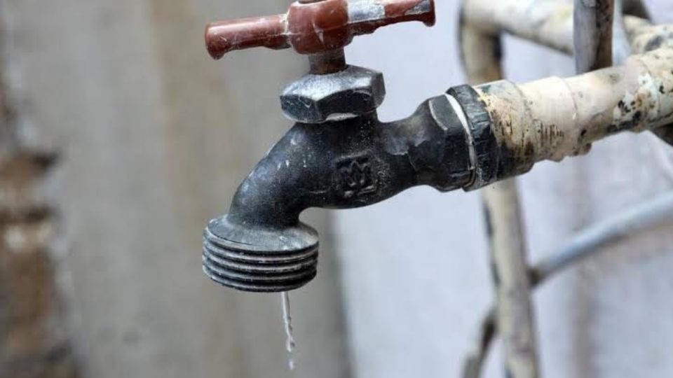 Vecinos del fraccionamiento Rodolfo Landeros se quejan de la concesionaria de agua Veolia.