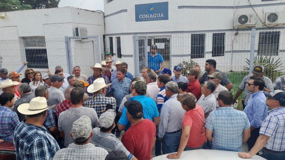 Acudieron a las instalaciones de la Conagua