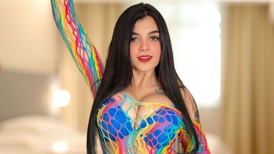 Karely Ruiz impactó a sus seguidores con este revelador vestido lleno de transparencias