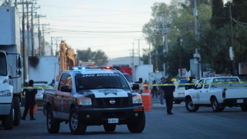 Maquinaria revienta tubo de gas natural afuera de Frío Express