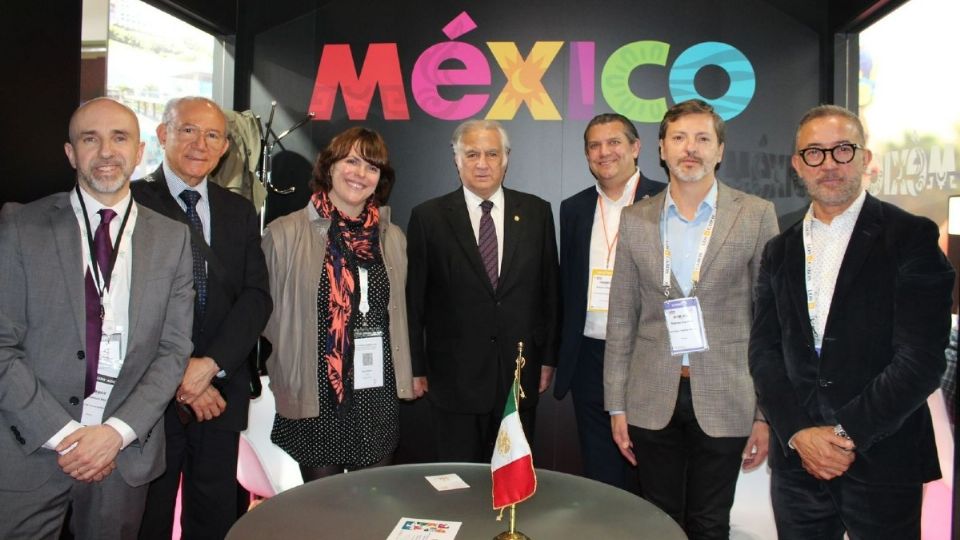 El funcionario participa en la Cumbre de Ministros de Turismo