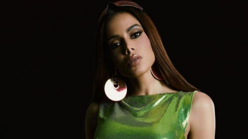 Anitta impacta con escote que dejó ver su perfecto bronceado en elegante evento social