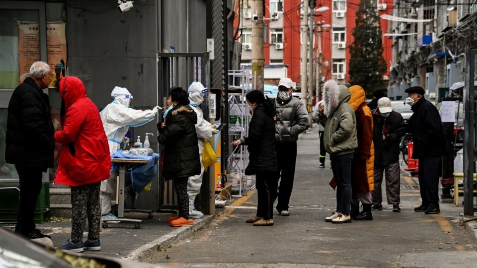 Entusiasmo en la frontera china con Hong Kong, tras fin de cuarentena.