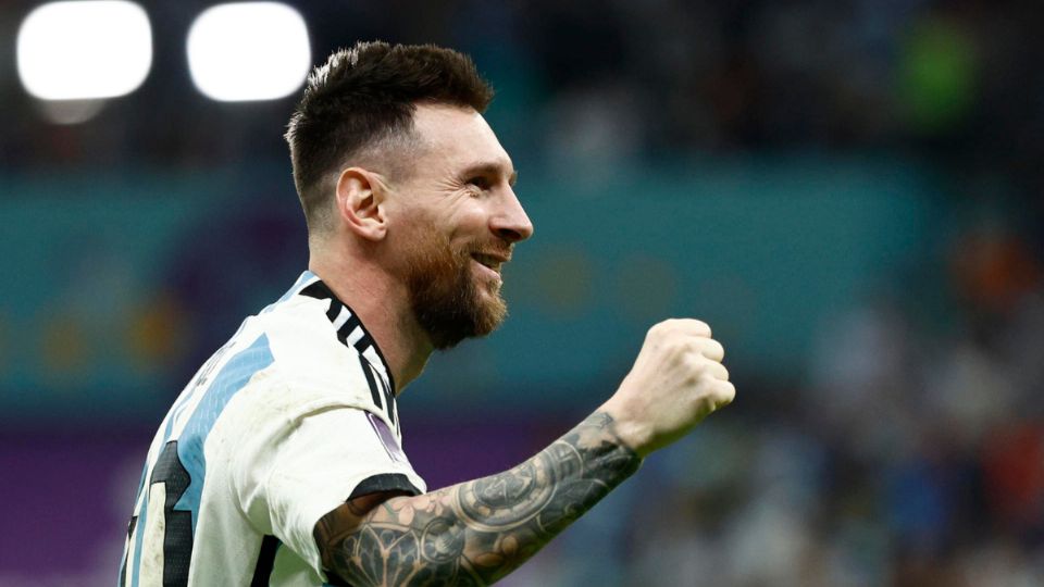 Lionel Messi de Argentina celebra triunfo ante Países Bajos.