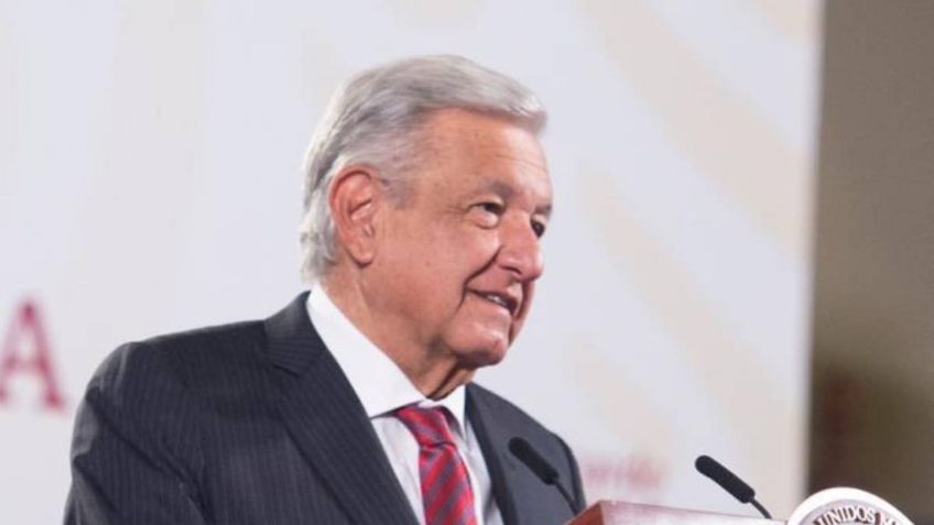 AMLO advierte a los morenistas que la oposición busca reclutar: “Ahí hay anarquía política”