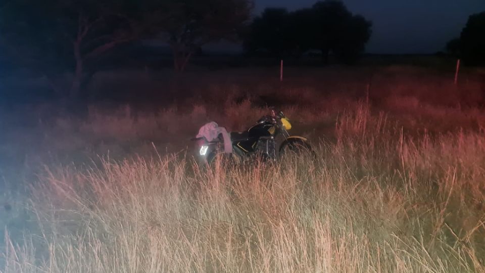 La conductora perdió el control del maniublo, lo que ocasionó que salieran expoulsadas de la motocicleta