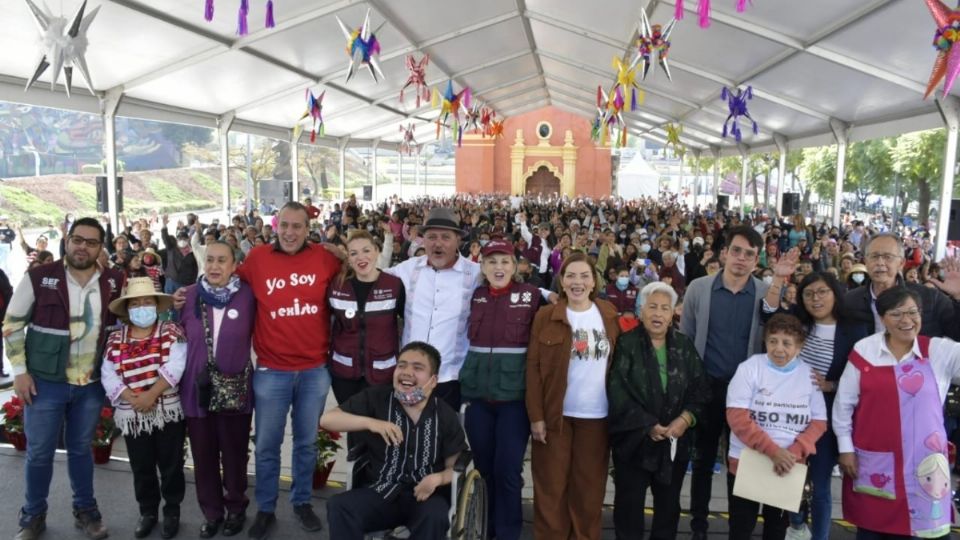 Banderazo de salida a los autobuses del programa Turismo de Colibrí Viajero