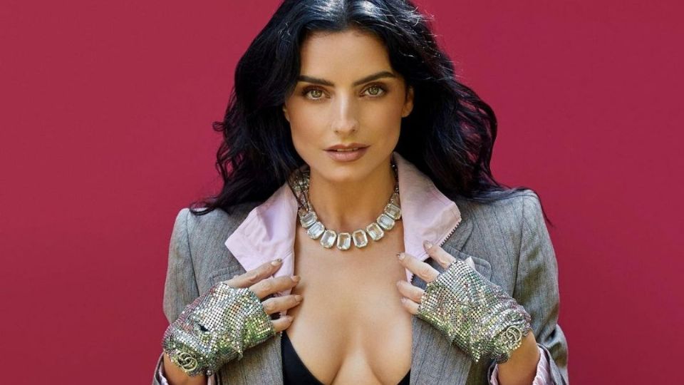 Aislinn Derbez posó de una manera muy sexy para una revista de moda y belleza