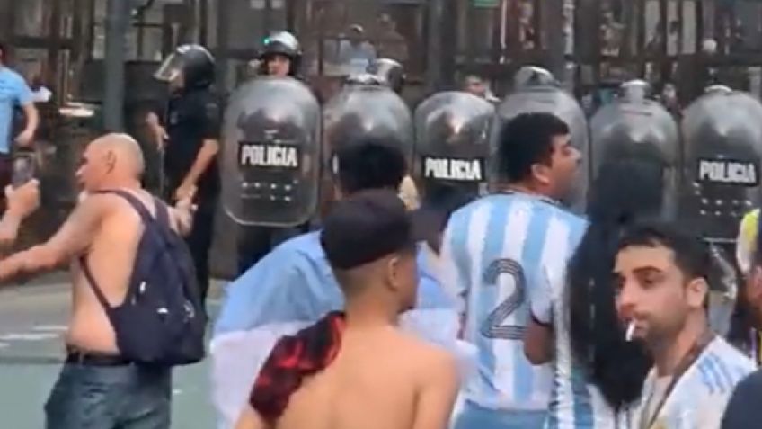 Repudió en Argentina por la represión con gases contra fanáticos que festejaban su pase a la final de Qatar 2022