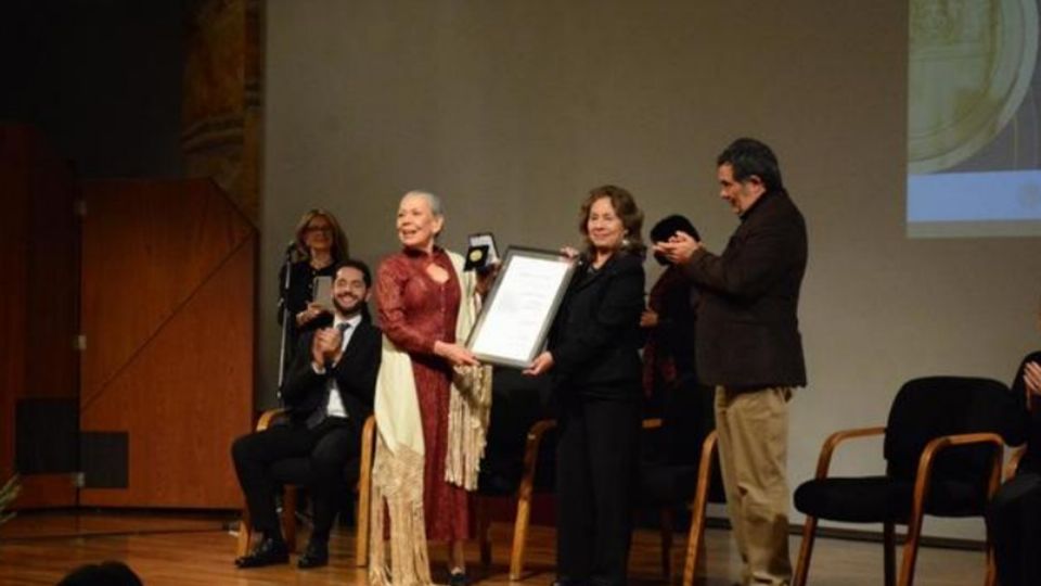 En teatro los ganadores del reconocimiento fueron la actriz Luisa Huertas, Berta Hiriart, Claudio Valdés Kuri y Ximena Escalante