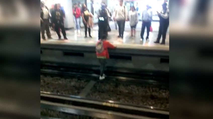 VIDEO: así rescataron a un hombre ebrio que cayó a las vías del Metro Deportivo 18 de marzo