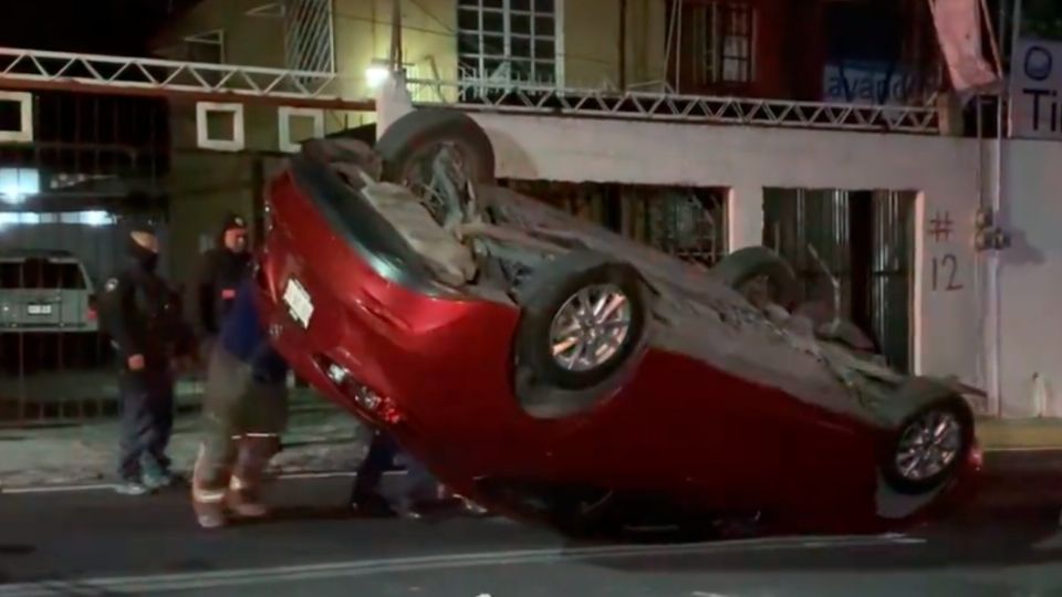 La mujer perdió el control de su vehículo.