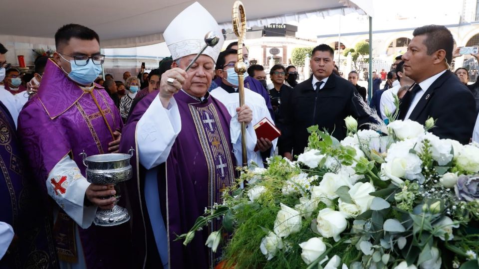 El gobernador fue despedido en su natal Puebla