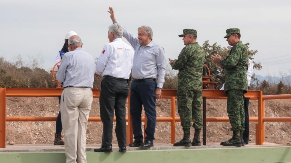 Luis Cresencio Sandoval, Miguel Ángel Navarro, y Germán Martínez acompañaron al mandatario federal durante el evento privado