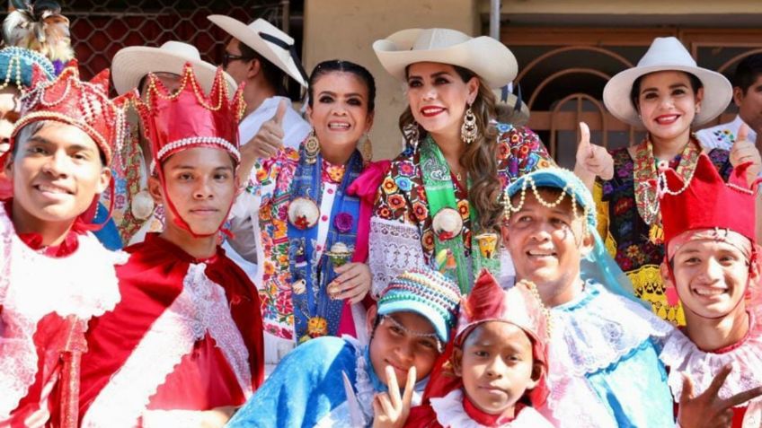 Evelyn Salgado celebra junto con guerrerenses el Paseo del Pendón 2022