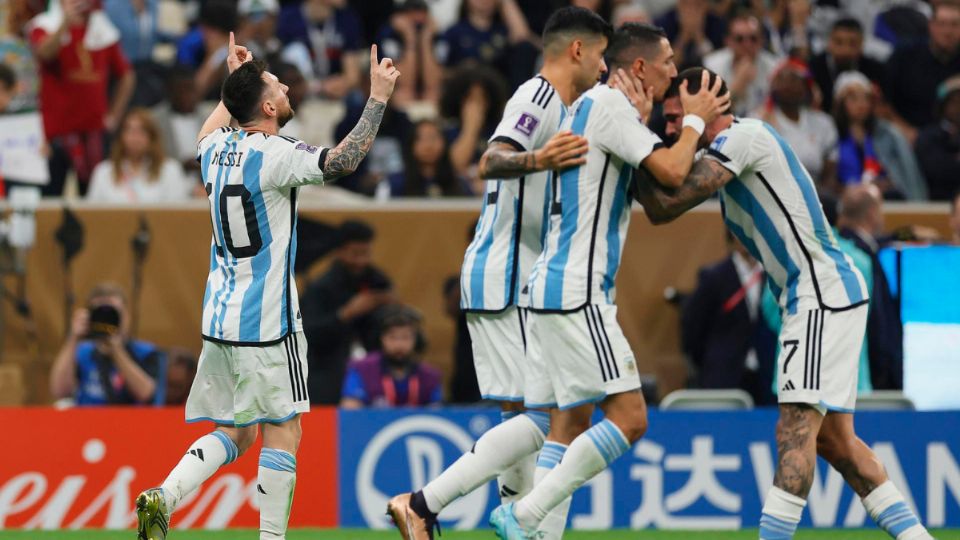 Argentina celebra el segundo gol de la final.